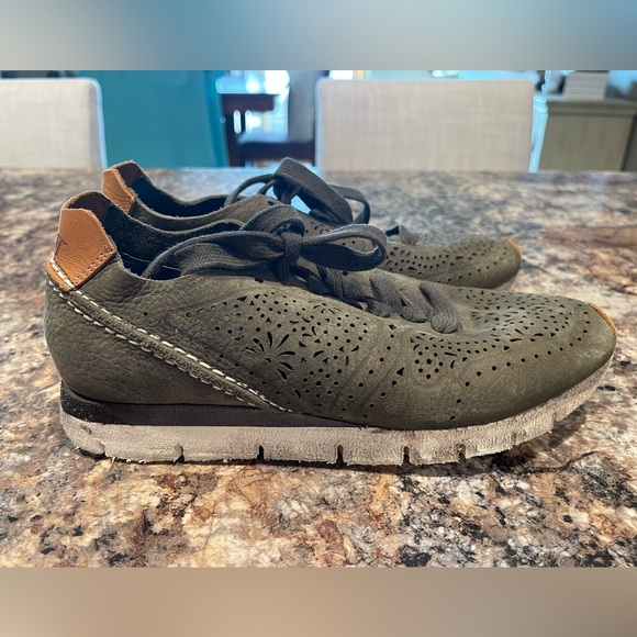 Women’s OTBT shoes - Picture 3 of 7